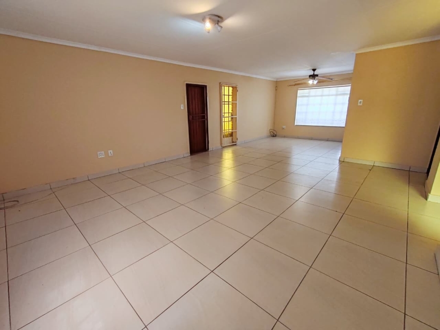3 Bedroom Property for Sale in Kannoniers Park North West